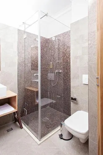 Hotel Roser House Boutique - pe malul lacului Colibita