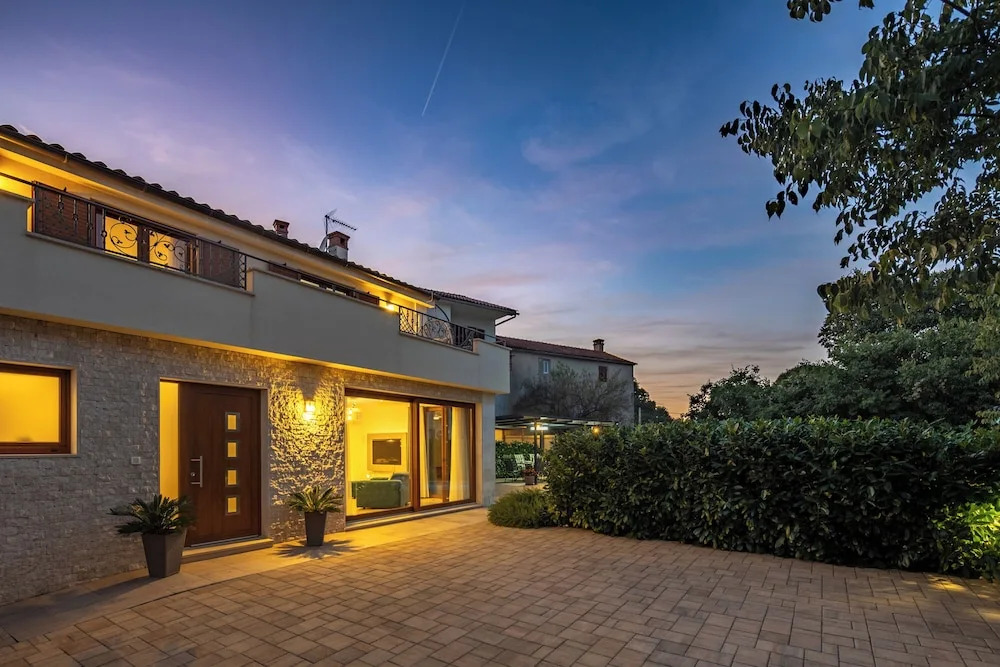 Villa Mare With Private Pool And Garden - Happy Rentals