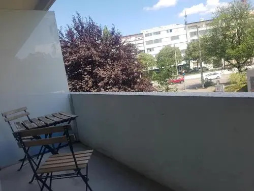 Lovely 1-bedroom rental unit with bath tub.