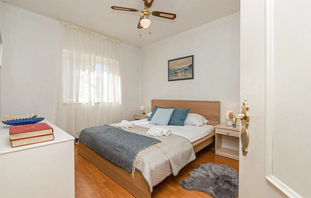 Awesome Home In Supetar With Wifi