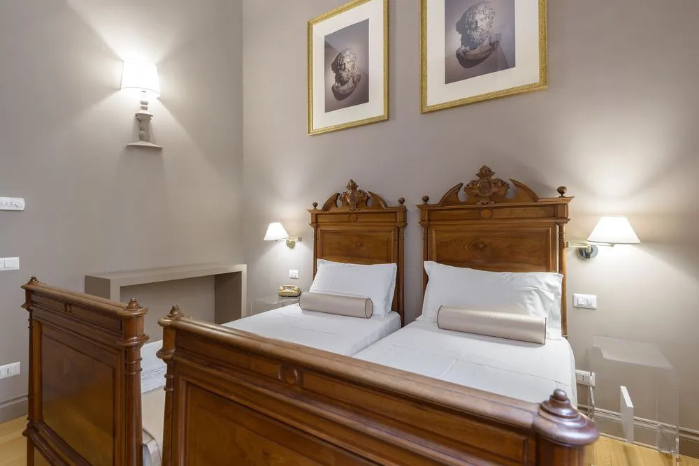 Travel & Stay - Navona 2