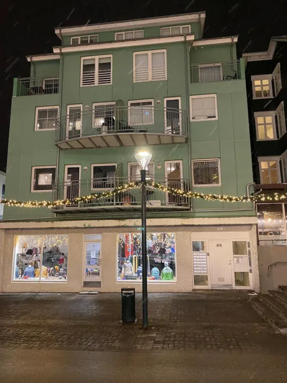 LL Properties - H99 Main Street Stay