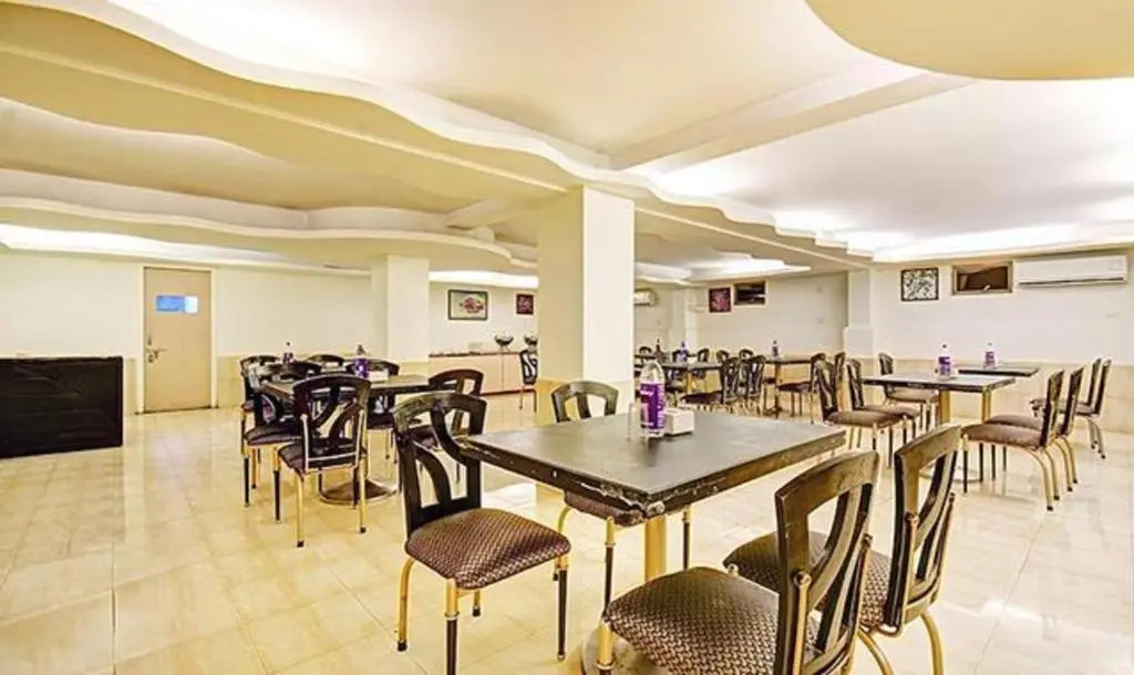 FabHotel Golden Emerald
