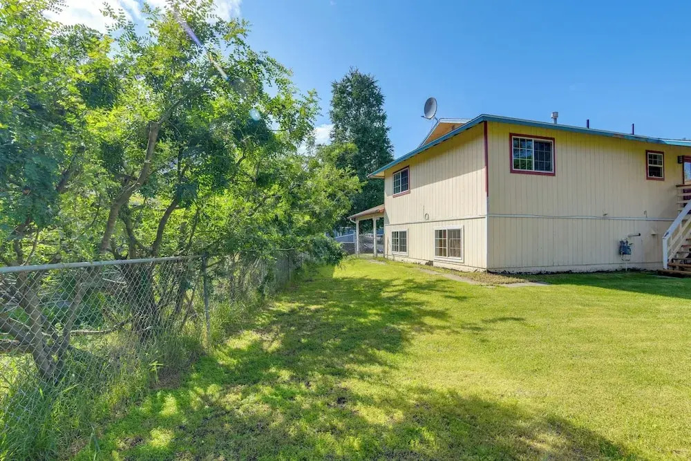 Shared Yard + Fire Pit: Airy Anchorage Apt!
