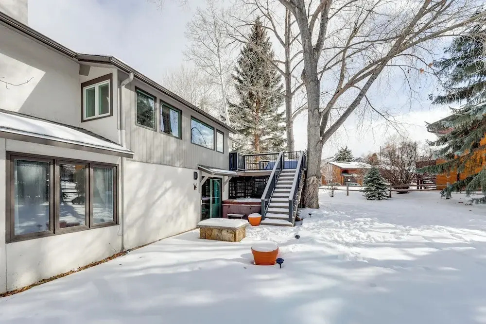 Modern Mountain Escape on Golf Course w/ Hot Tub!