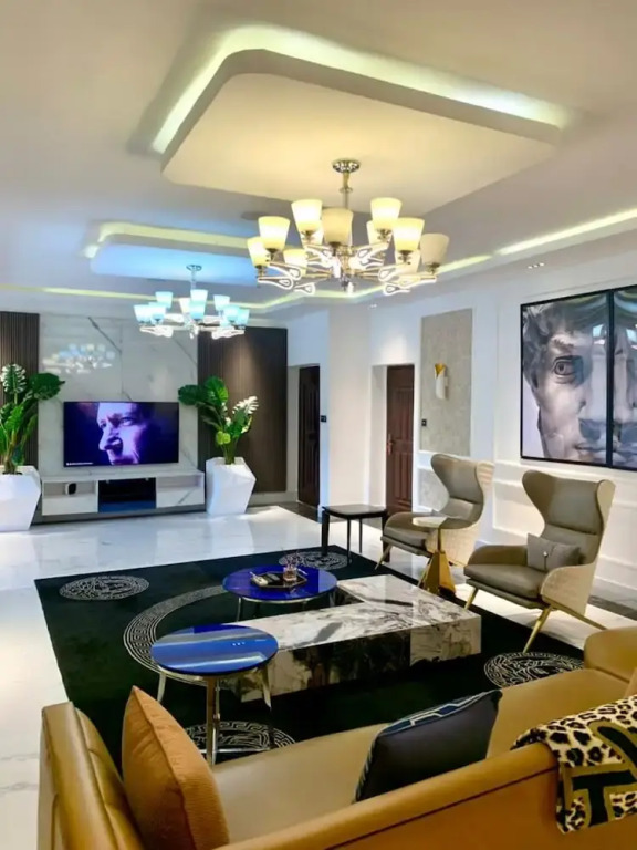 Sujimoto Residences - The AVEs