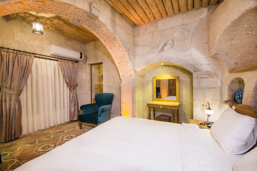 Caldera Cave Hotel