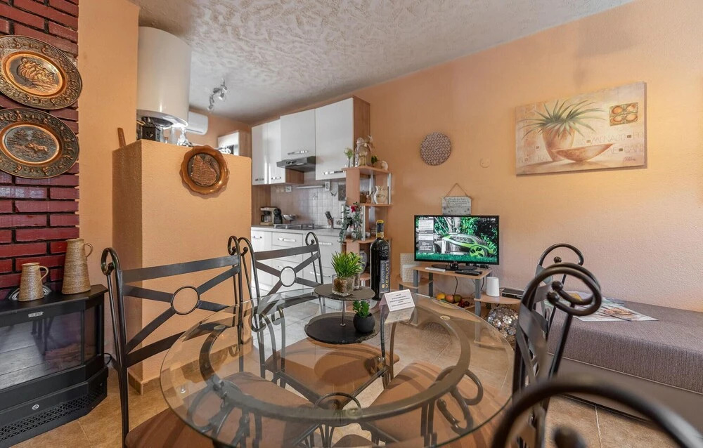 Awesome Home in Vrsi With 2 Bedrooms and Wifi