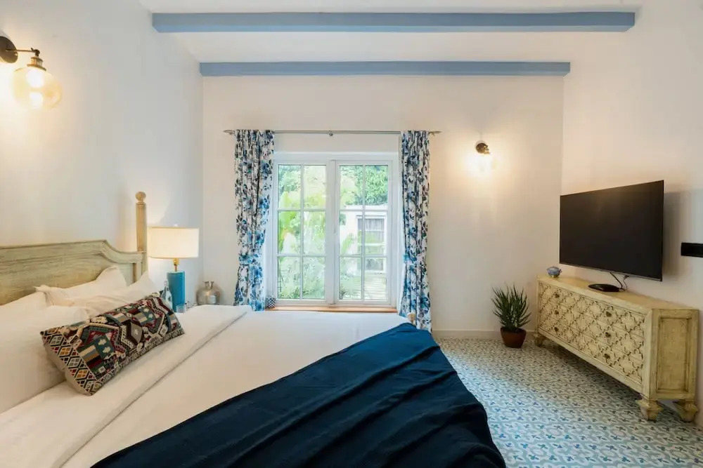 Villa Bauhinia - 5bhk With Pool 10 Mins to Beach