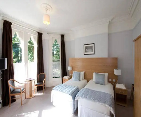 Cliff Lawn Hotel