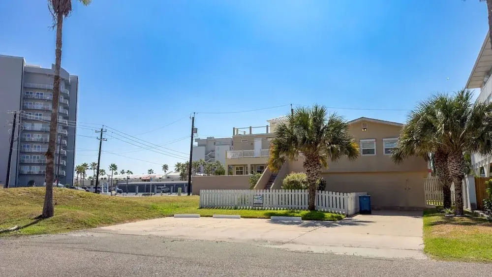 Pompano Beachview Home 4 Bedroom Home by RedAwning