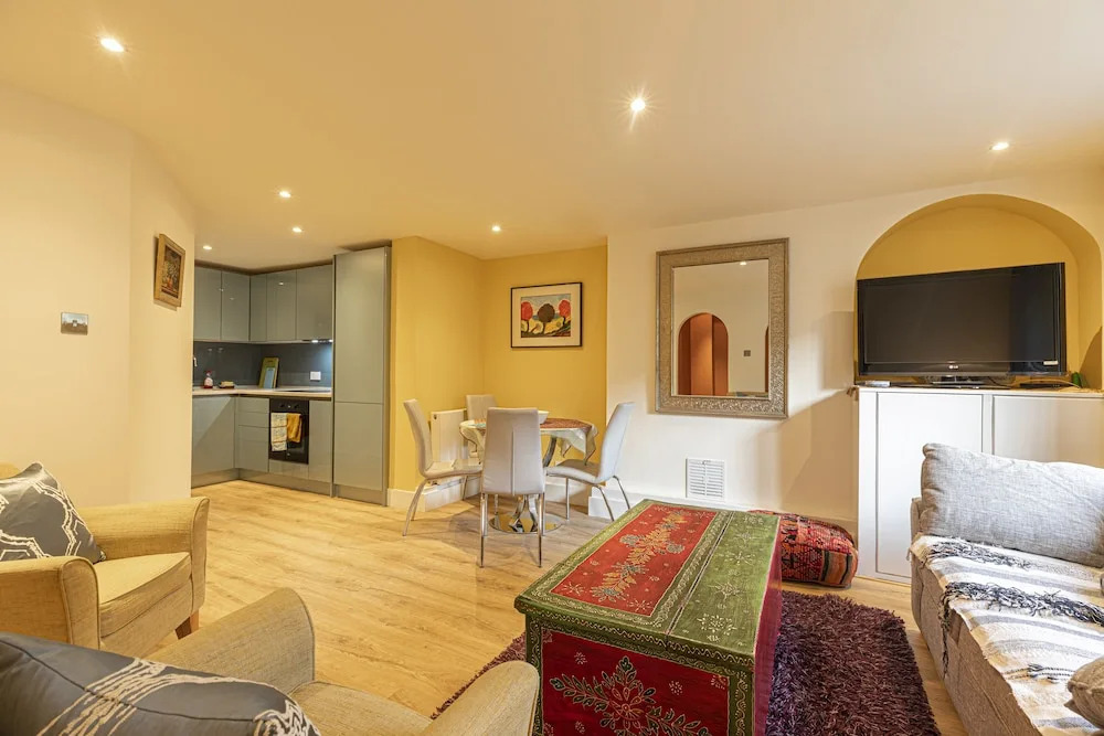 JOIVY Stylish 2 Bed Flat In Notting Hill