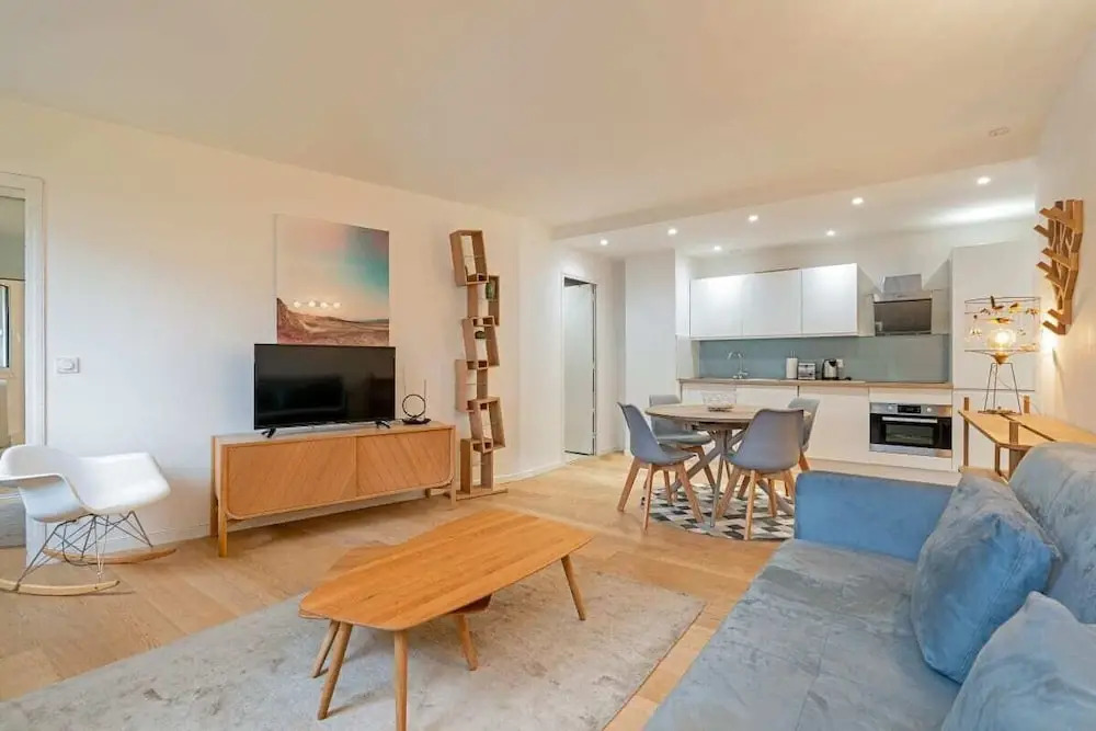 Bright 1-Bed Apartment, Perfectly Located in Paris