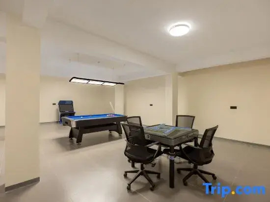 Silver Coins Inn (Tian Shan Ju Liang Min Shu, Shen Xian Ju Visitor Center Branch)