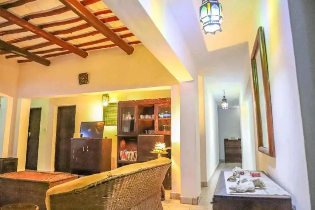 Kivulini House Diani 5 bedroom with pool