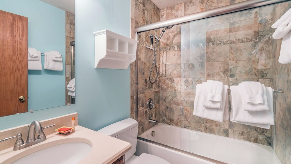 Ghostriders 5 by Avantstay 2 Bedroom Condo Near Main Street, Hiking & Skiing STR Permit #3571
