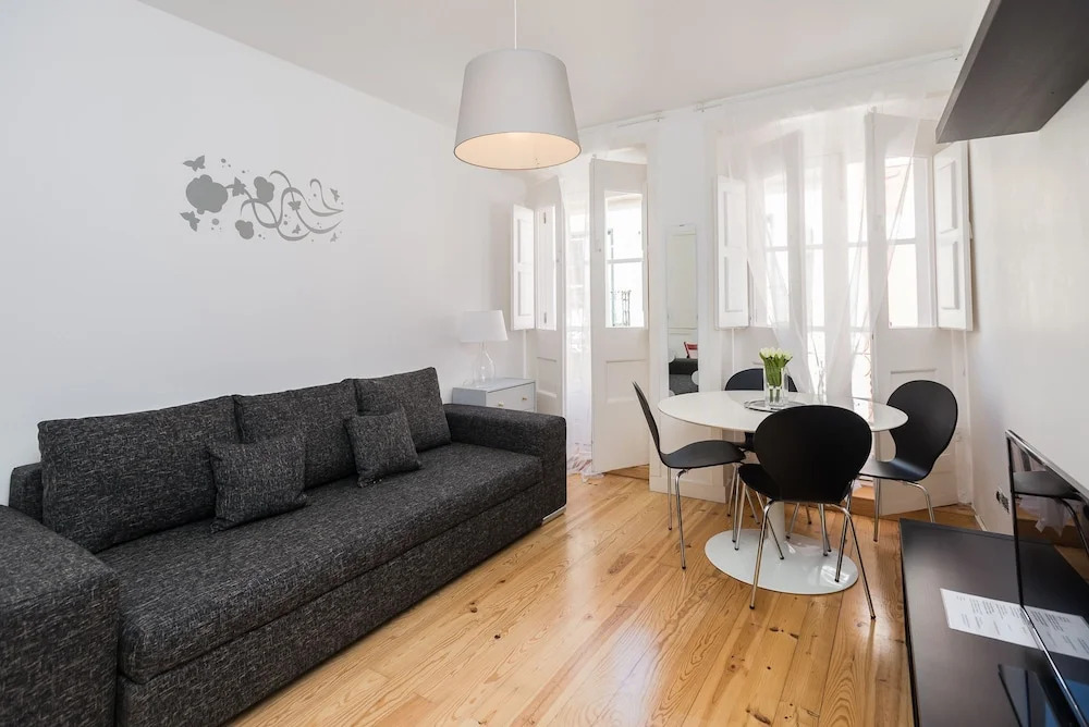 Remodeled Historic Apartment in Bairro Alto