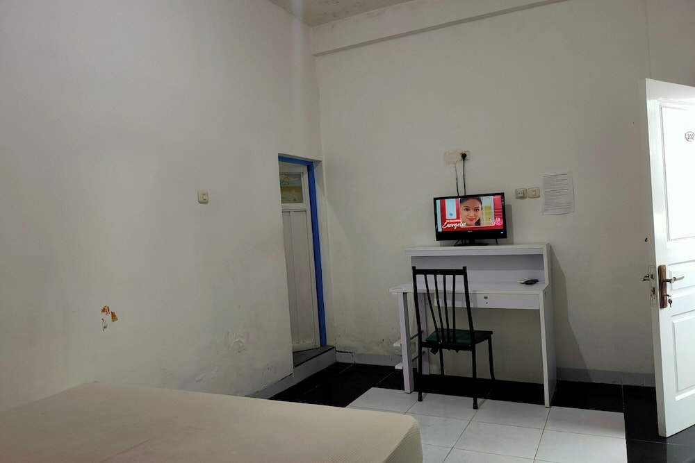 Hotel O Azwa Gh Katingan Near Lapangan Sepak Bola Pegatan Hilir