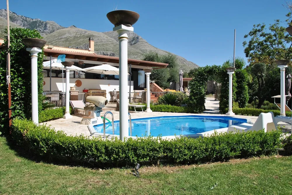 Villa Giselda With Private Pool and Outdoor Whirpool