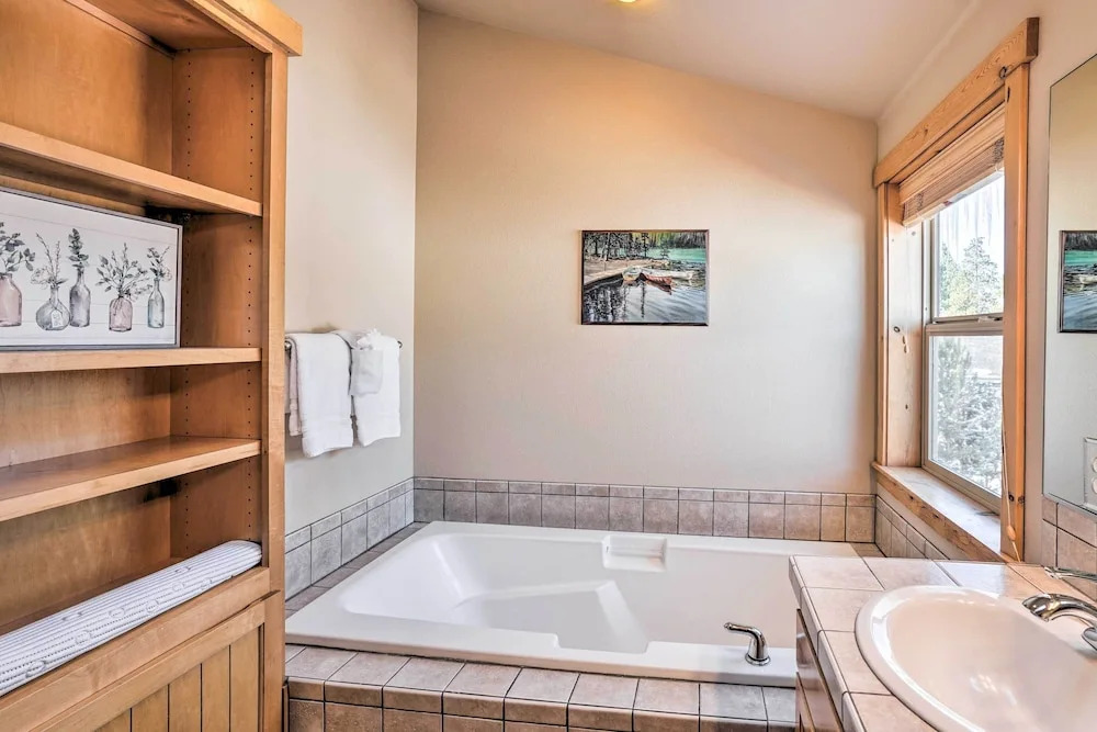 Family-Friendly Oregon Vacation Home w/ Yard