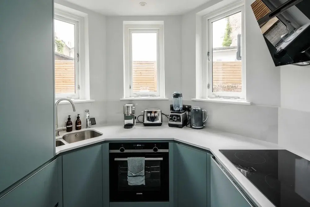 Stylish 2 Bedroom / 2 Bath In Notting Hill