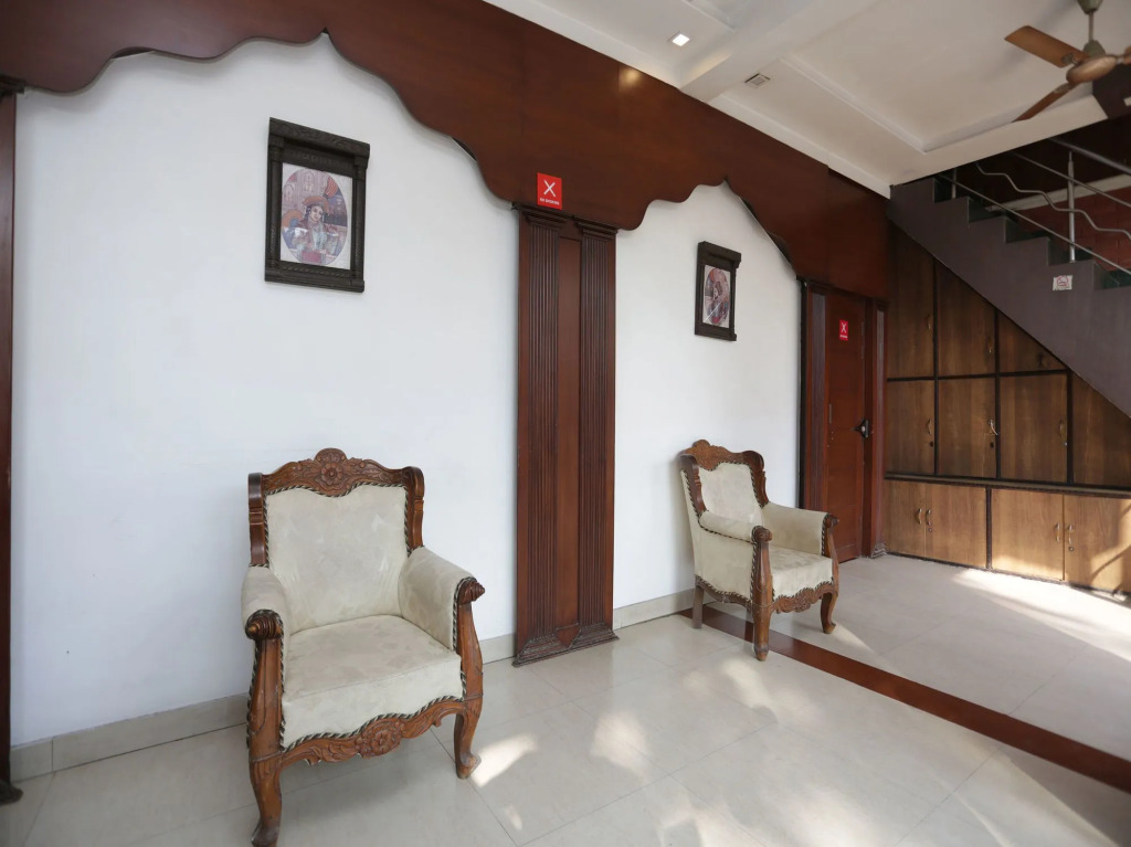 OYO 12221 Hotel M house