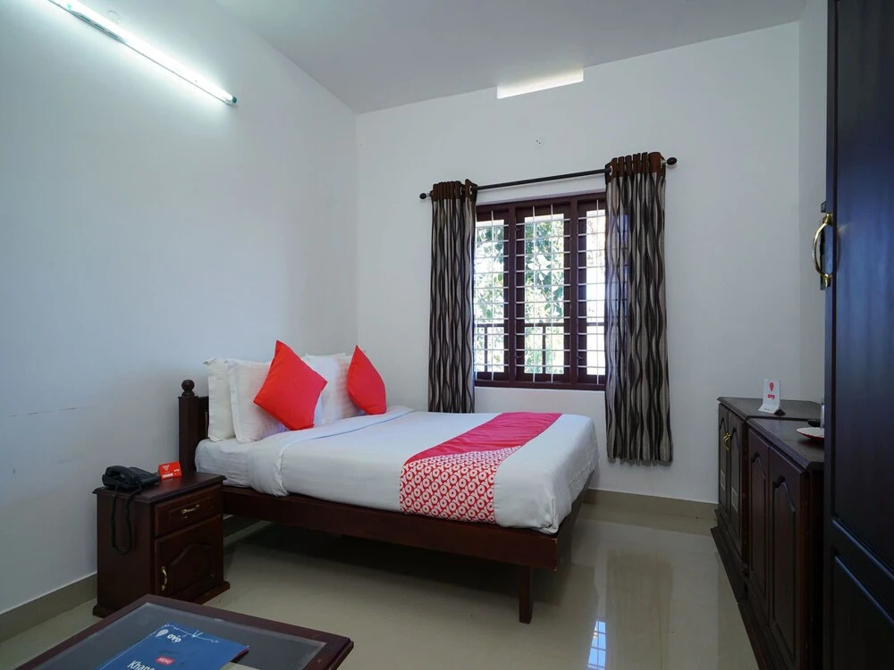 OYO 16158 Firdows Homes Adimali