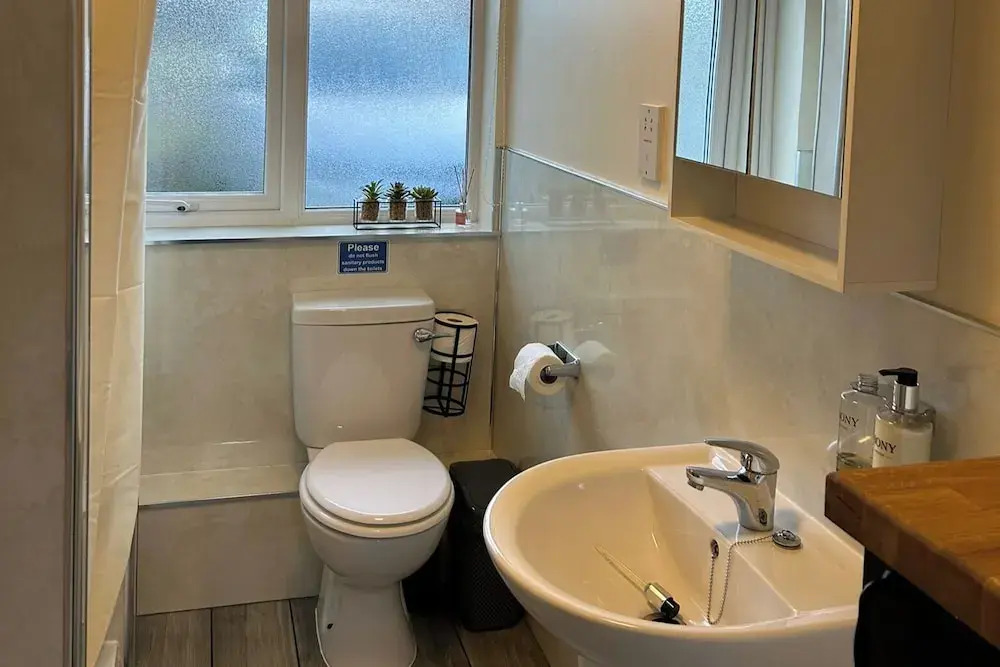 Hot tub - Garden - Bbq - Parking - Pets - Sleeps 6
