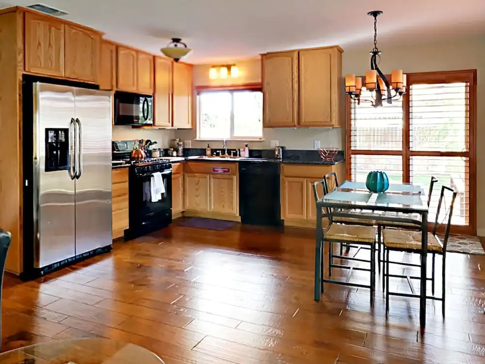 2572 Elwood Ave Home - 2 Br home by RedAwning