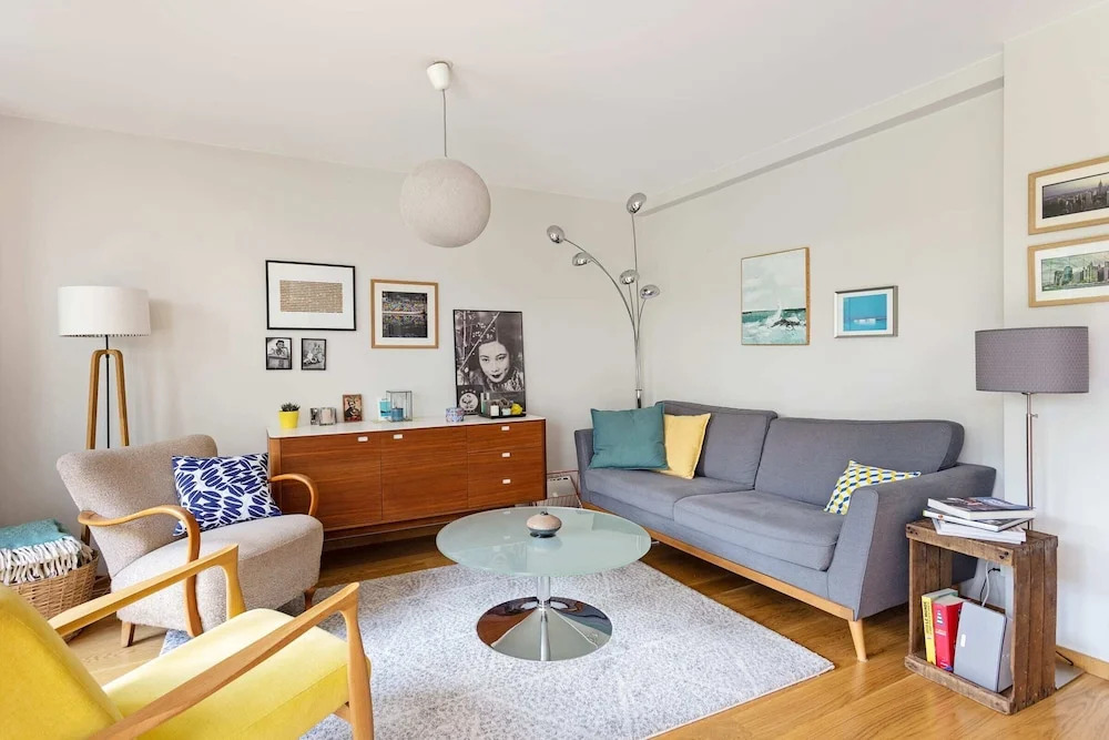 Bright and Modern Apt With Patio in Paris 18th!