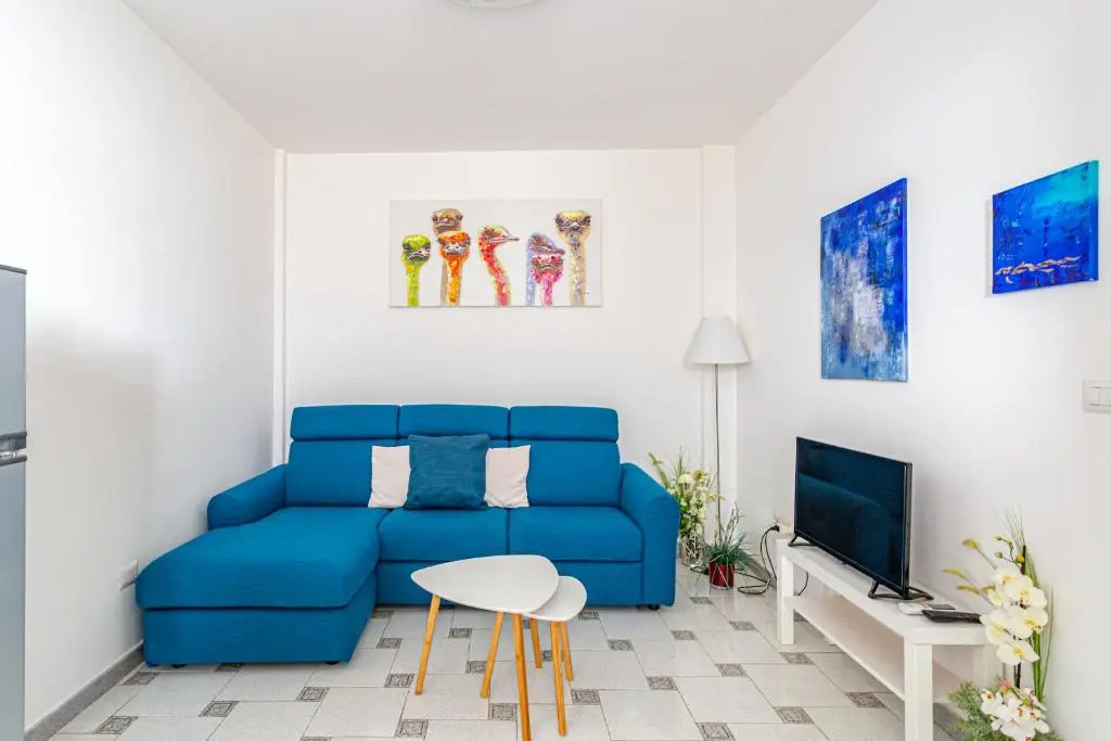 Appartamento climatizzato con patio esterno privato a 150m dal mare