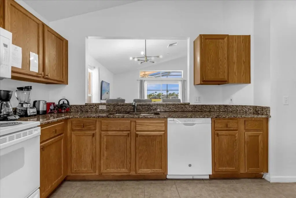 3 Bedrooms 2 Bathrooms Lake Berkley 1076 Lb