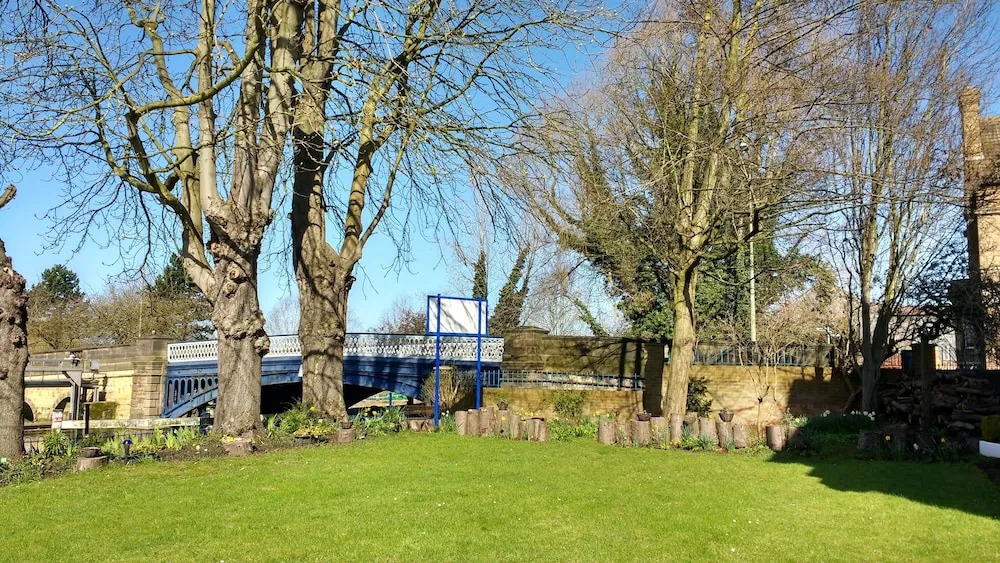 River Hotel