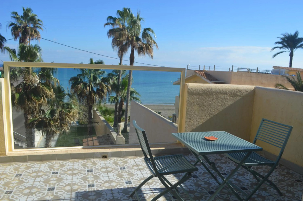 Apartamento Extraordinario LOFT a pie de playa en CHALET ROQUETES