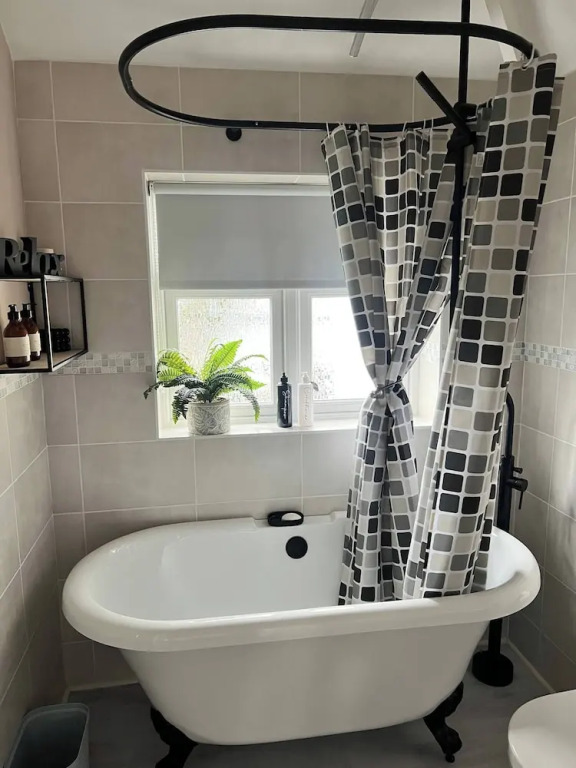 Staysolihull, Large Spacious Corner House,