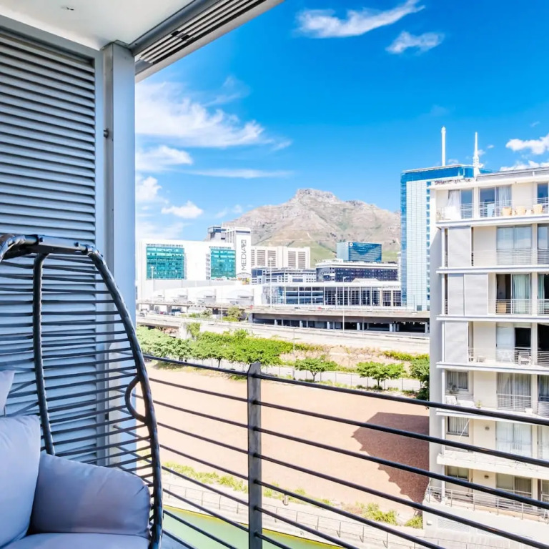 Waterfront Elegance at Harbour Bridge 413