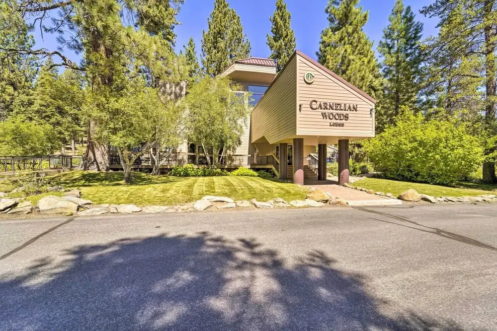Steps to Lake: Scenic Carnelian Bay Retreat