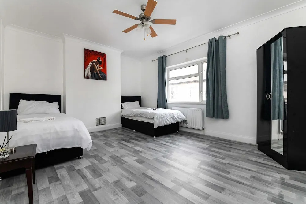 House - Sleeps 10 - Garden - Close to City Centre