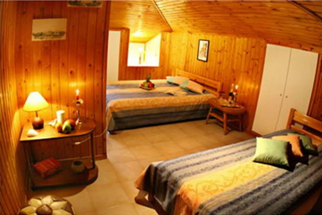 Ionis Art Hotel