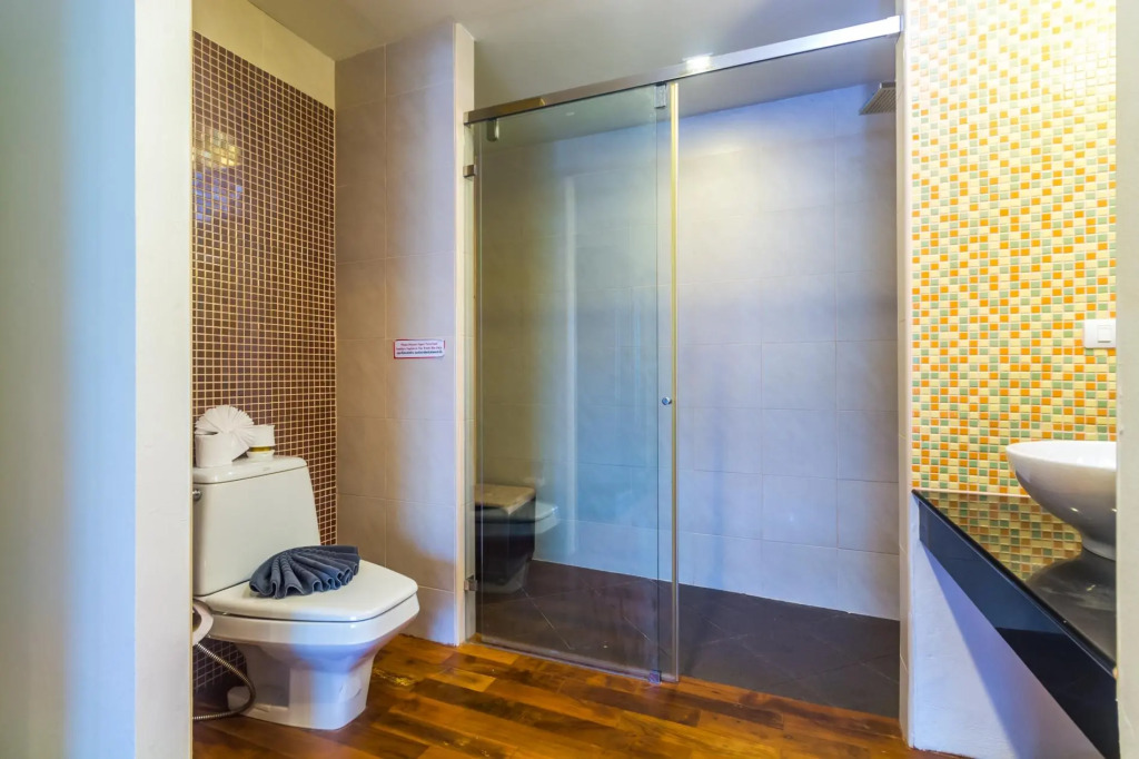 HLC501 - Patong apartment  for 4, market and beach