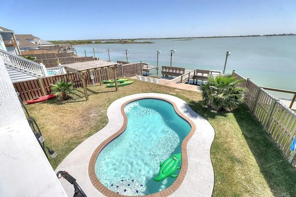 Agarita Shores 3 Bedroom Home by Redawning
