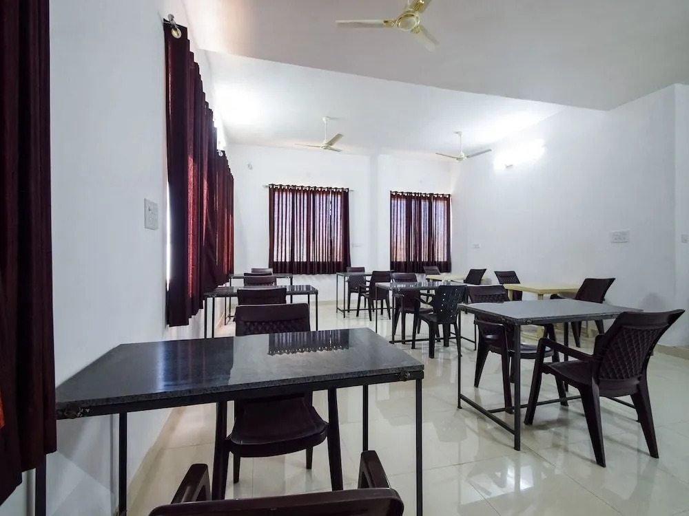 Oyo 27014 Badam Palace