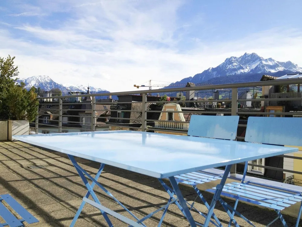 Hitrental Central Apartments