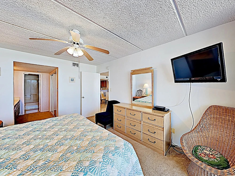 New Listing! Charming Coastal W/ Beach Views 2 Bedroom Condo