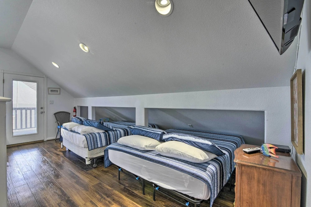 Bayfront Fishing Pier: Galveston Island Home