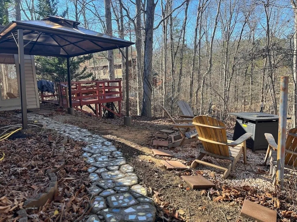 Farmhouse Cottage - Close To Tanger Outlets And Pigeon Forge! 3 Bedroom Home by RedAwning