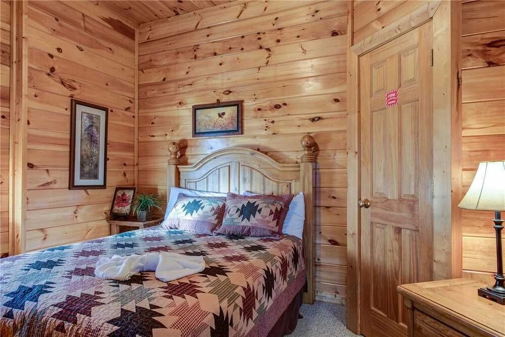 Aspens Envy 4 Bedroom Home with Mountain View