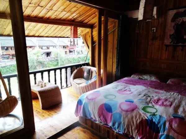 Fenghuang Renjia Stilted Building Chinese Inn