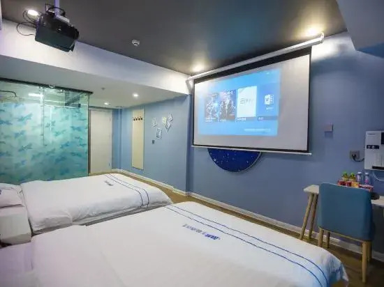 Blue Whale Hotel