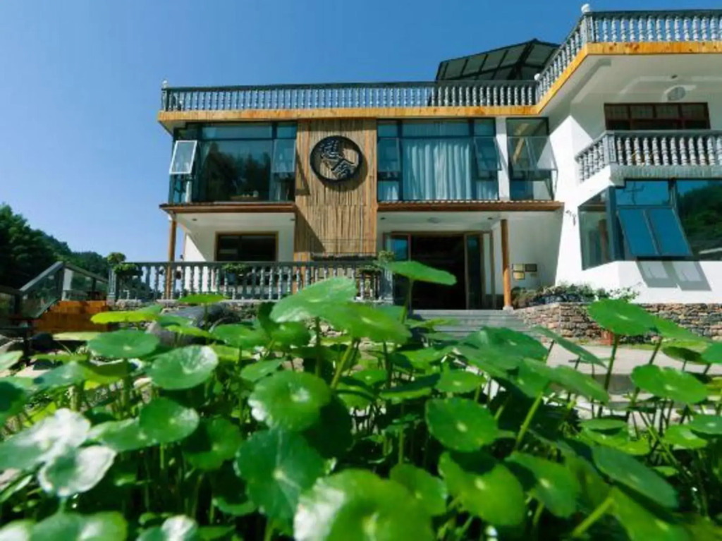 Qishe Hostel